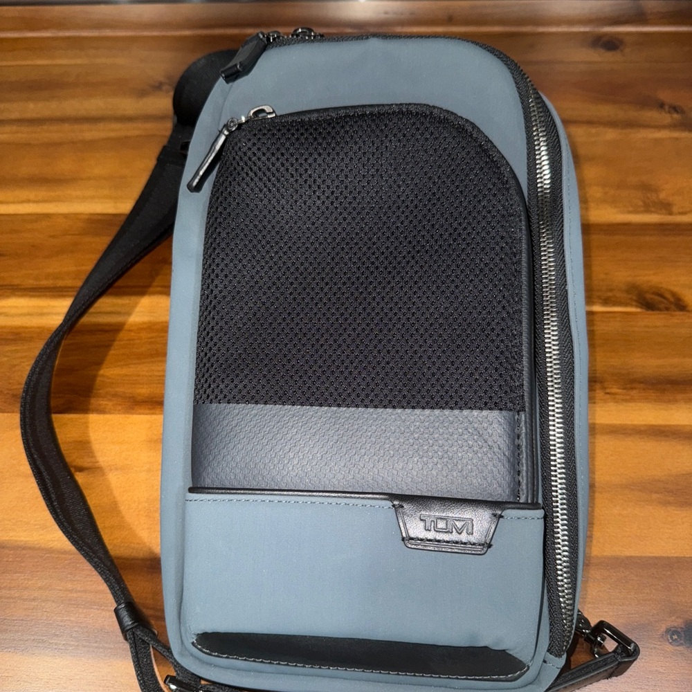 Excellent condition Tumi Harrison Bradner sling bag * Dark Navado Grey *
